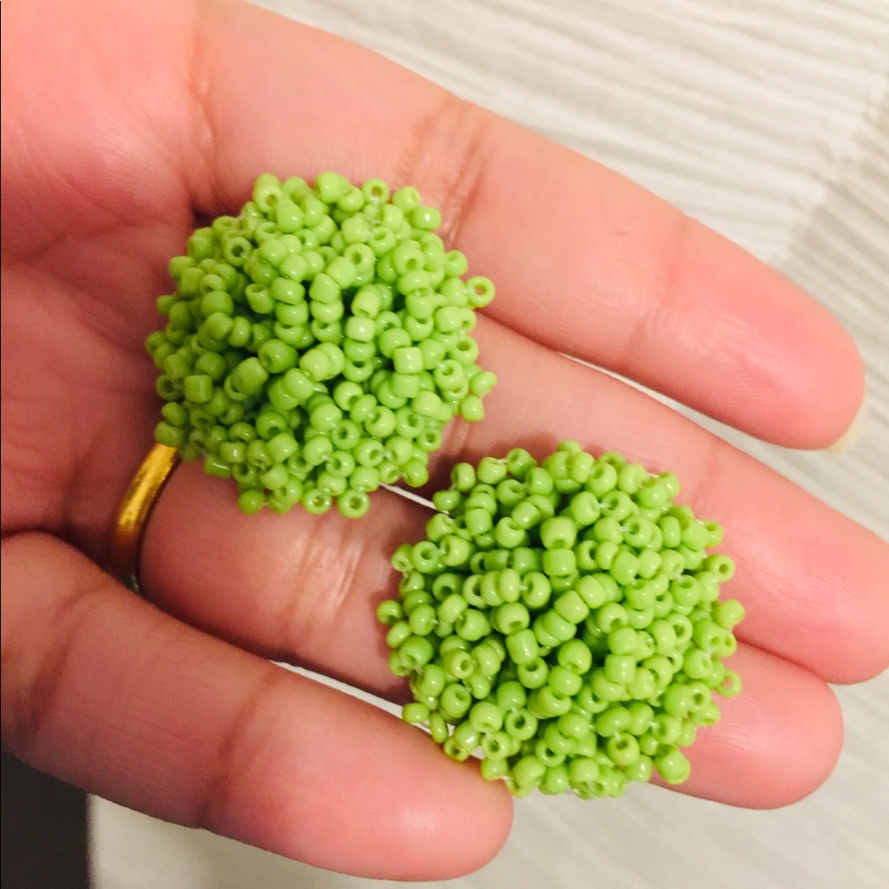 Green beads small stud earrings